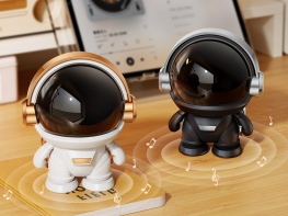 Space robot creative subwoofer small Bluetooth speaker